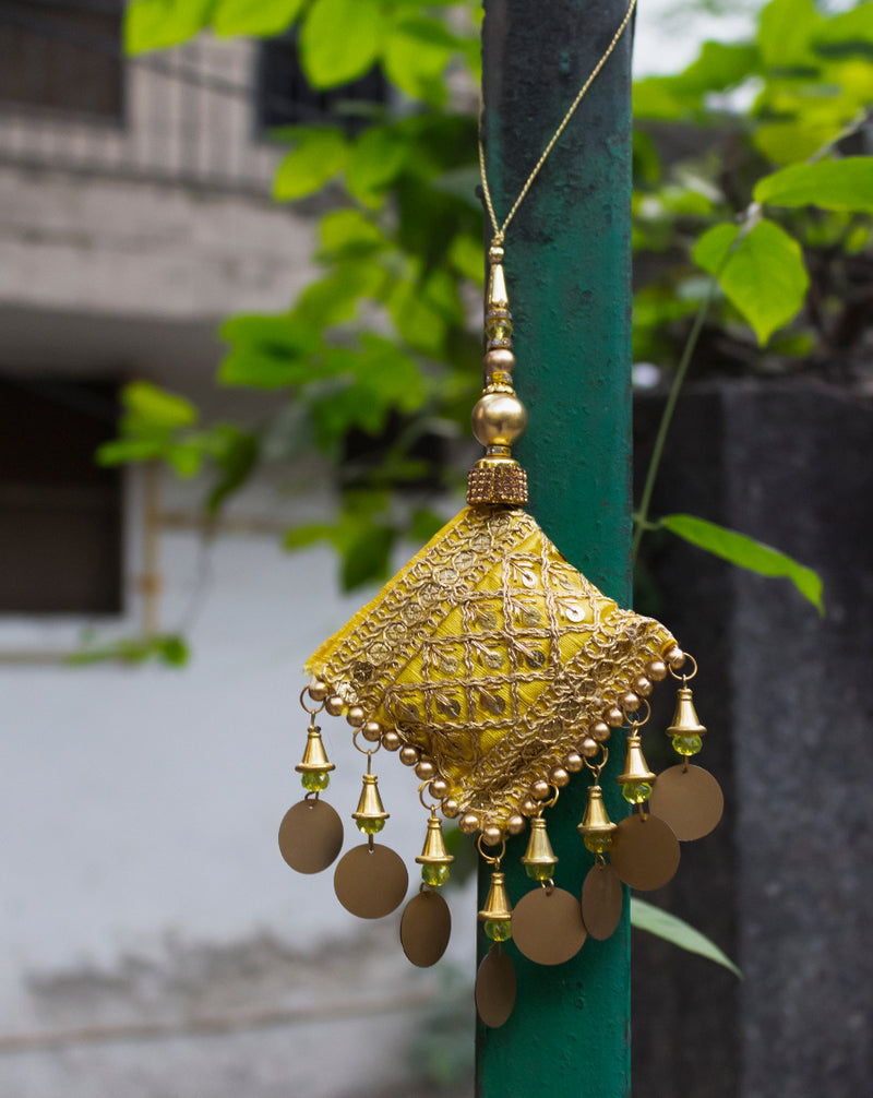 Hanging square tassel with sequins hanging-Yellow