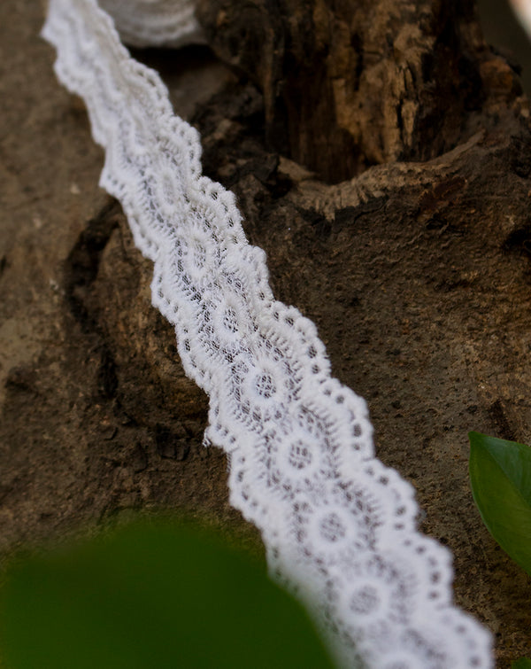 Dyeable net floral scallop lace