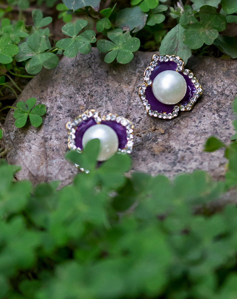 Flower button with pearl insert-Purple